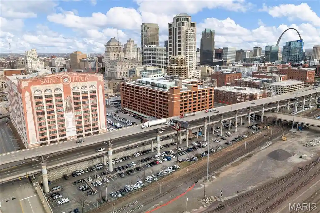 Listing Photo 2 - Condo for sale in 400 S 14th St located at 400 S 14th St, St. Louis, MO 63103 - Unit #1115