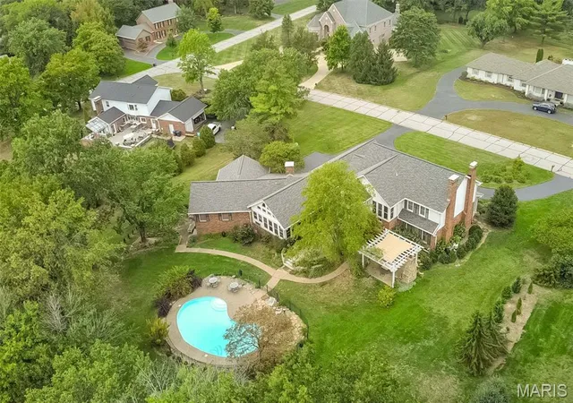 Photo 2 of Mansion for sale at 12580 Durbin Dr, Saint Louis, MO 63141 | MLS# MIS25068410 | Listing updated on 2026-05-18