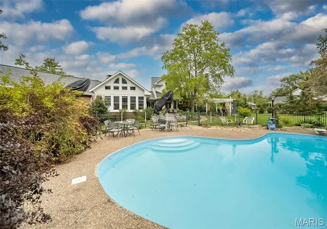 Photo 3 of Mansion for sale at 12580 Durbin Dr, Saint Louis, MO 63141 | MLS# MIS25068410 | Listing updated on 2026-05-18