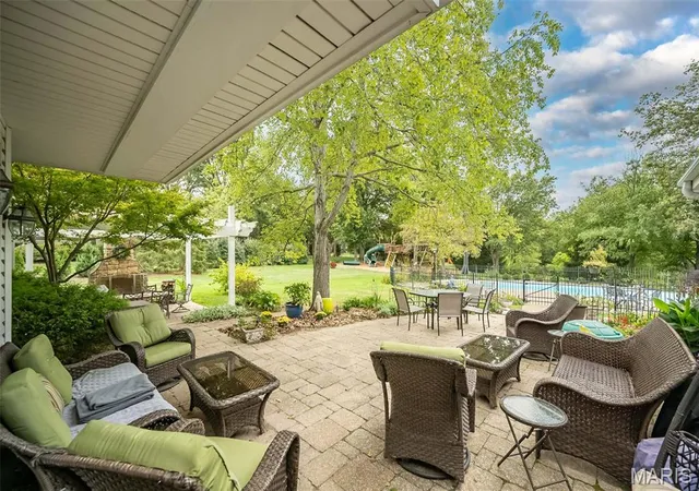 Photo 3 of Single family home for sale at 12580 Durbin Dr, Saint Louis, MO 63141 | MLS# MIS25068410 | Listing updated on 2026-05-18
