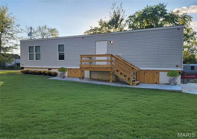 Photo 14 of Manufactured home for sale at 411 W Nelson, Conway, MO 65632 | MLS# MIS25068838 | Listing updated on 2026-10-08