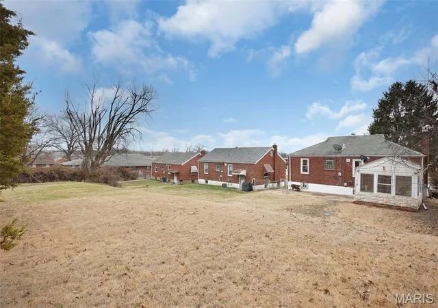 Homes for sale in St Louis, MO | 813 Chain Of Rocks Dr, St Louis, MO 63137 | MLS# MIS25068920