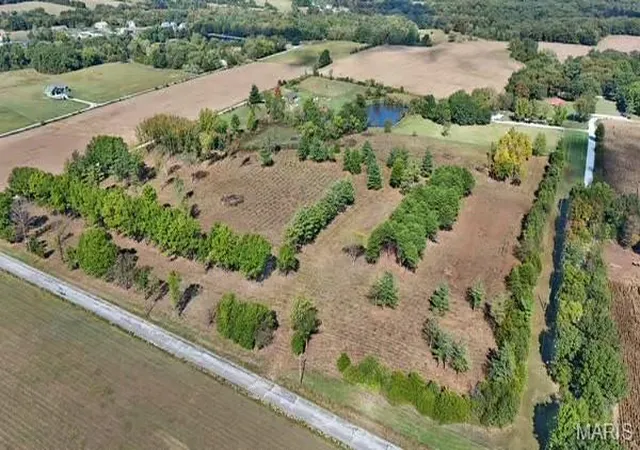 Photo 3 of House for sale at 18181 Hickory Lick Rd, Warrenton, MO 63383 | MLS# MIS25068943 | Listing updated on 2026-08-18