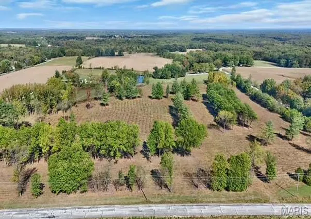 Photo 4 of House for sale at 18181 Hickory Lick Rd, Warrenton, MO 63383 | MLS# MIS25068943 | Listing updated on 2026-08-18