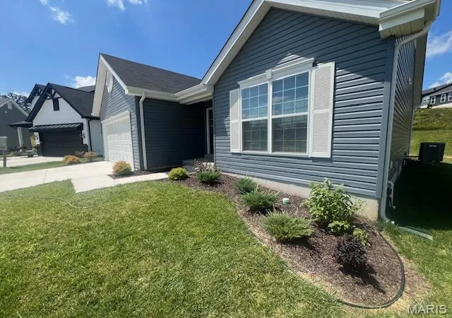 Photo 2 of Sale Pending at 356 Winding Bluffs Ct, Fenton, MO 63026 | MLS# MIS25069290 | Listing updated on 2026-09-13