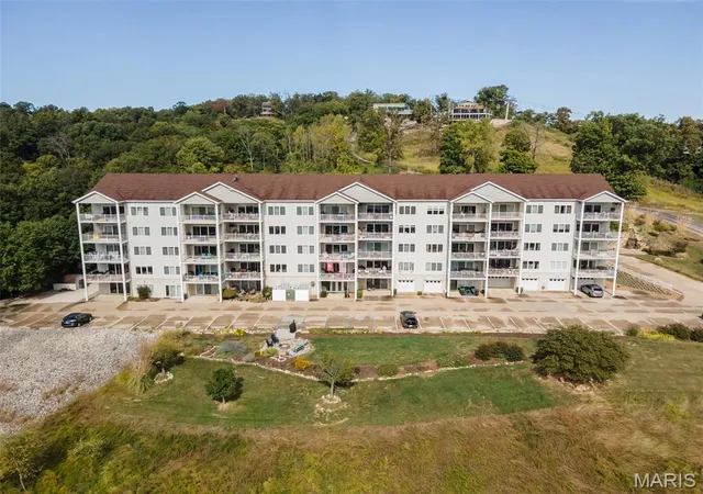 Photo 2 of Condo for sale at 401 Timber Ridge Dr #24, Grafton, IL 62037 | MLS# MIS25069336 | Listing updated on 2026-09-14