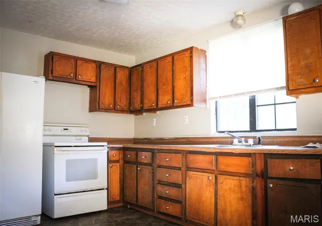 Photo 4 of Sale Pending at 118 S Shaw St, Park Hills, MO 63601 | MLS# MIS25069573 | Listing updated on 2026-08-31