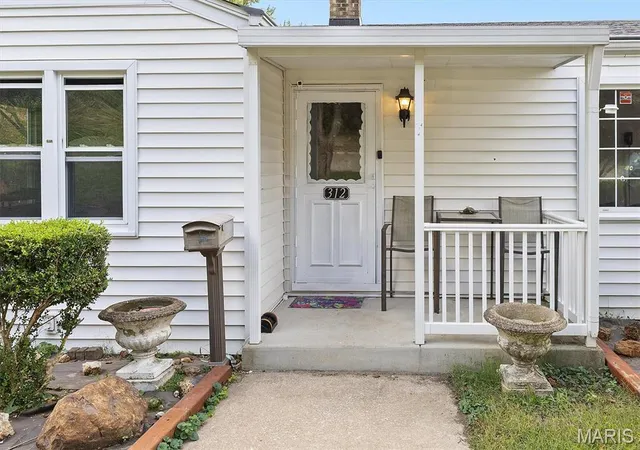 Homes for sale in Caseyville, IL | 312 E Ofallon Dr, Caseyville, IL 62232 | MLS# MIS25069774