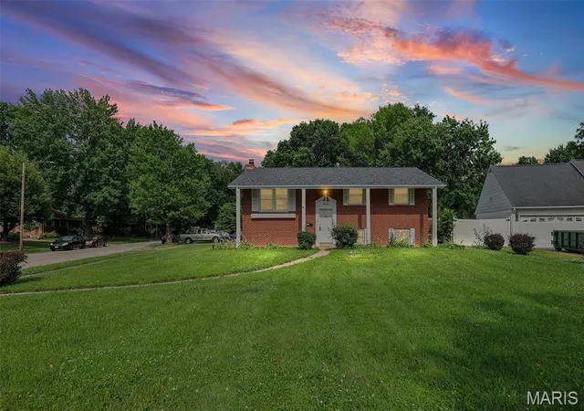 Photo 2 of Single family home for sale at 52 Villa Dr Dr, Granite City, IL 62040 | MLS# MIS25069910 | Listing updated on 2026-06-25
