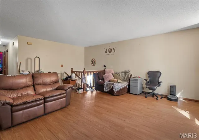 Homes for sale in Wentzville, MO | 502 Hunter Chaise Dr, Wentzville, MO 63385 | MLS# MIS25070421