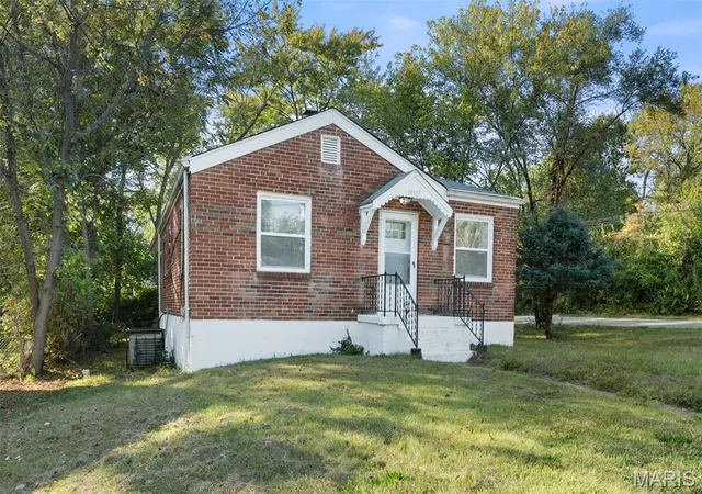 Photo 1 of Single Family Residence at 10197 Green Valley Dr, Saint Louis, MO 63136 | MLS# MIS25070605 | | Sold on 2025-11-24