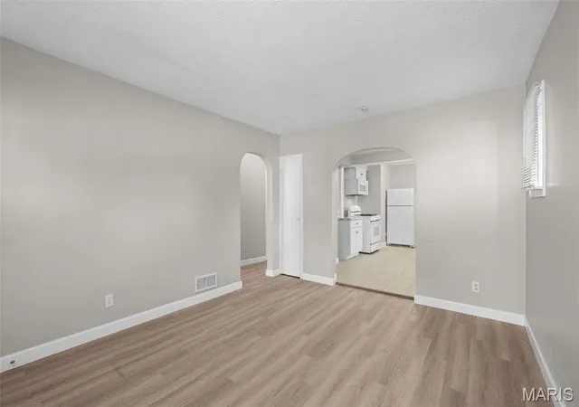 Photo 4 of Single Family Residence at 10197 Green Valley Dr, Saint Louis, MO 63136 | MLS# MIS25070605 | | Sold on 2025-11-24
