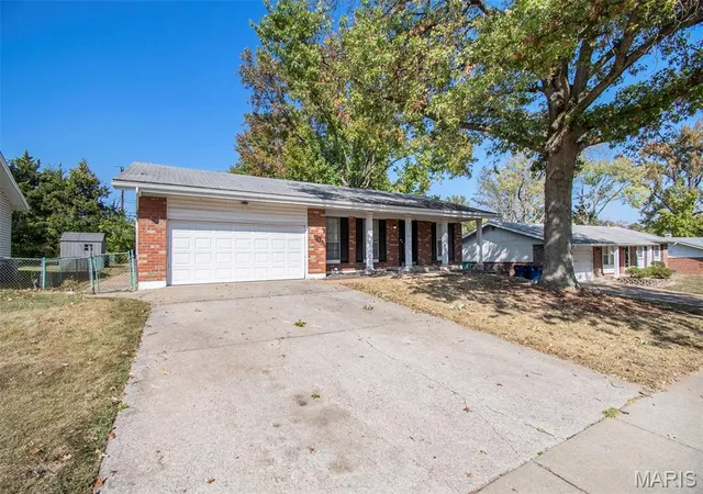 2nd image of 4327 Sulla Dr, Florissant, MO 63033 | MLS# MIS25071322