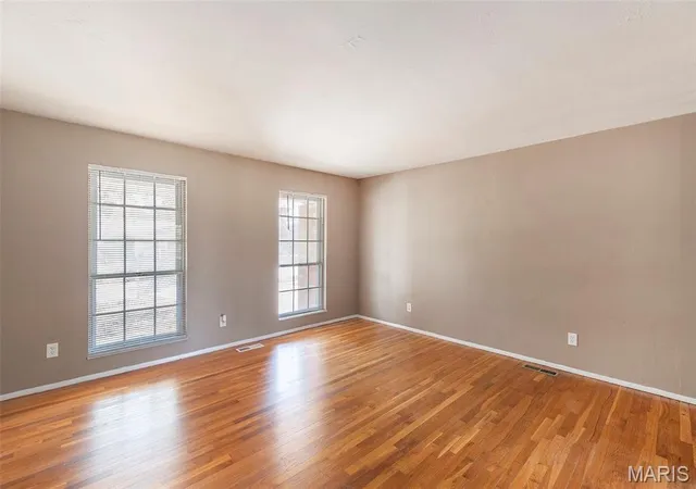 3rd image of 4327 Sulla Dr, Florissant, MO 63033 | MLS# MIS25071322