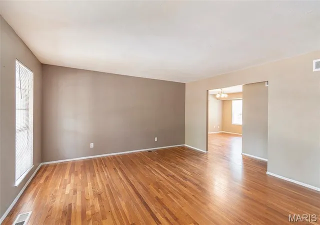 4th image of 4327 Sulla Dr, Florissant, MO 63033 | MLS# MIS25071322
