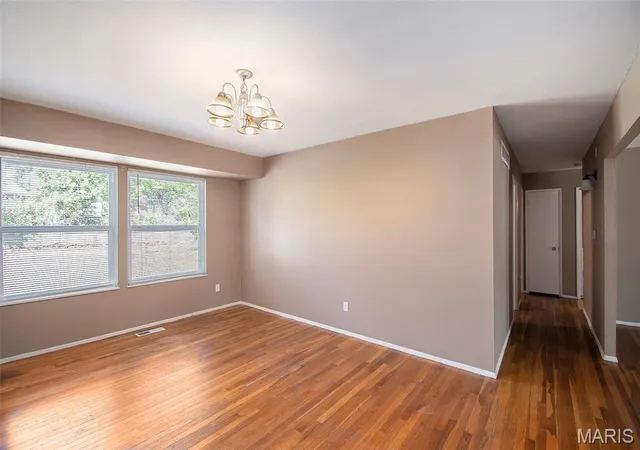 5th image of 4327 Sulla Dr, Florissant, MO 63033 | MLS# MIS25071322