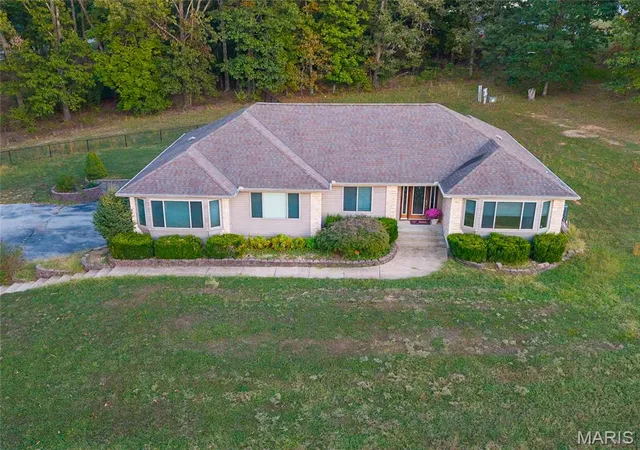 Photo 3 of Single family home for sale at 7584 Private Rd 2453, West Plains, MO 65775 | MLS# MIS25071474 | Listing updated on 2026-10-25