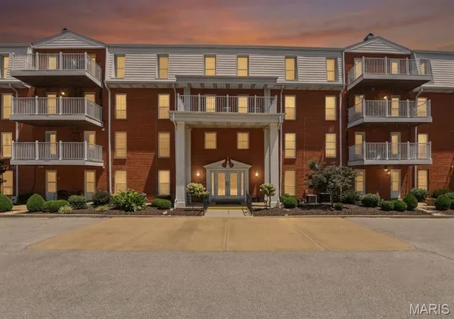 2nd image of 14443 Bantry Ln, Chesterfield, MO 63017