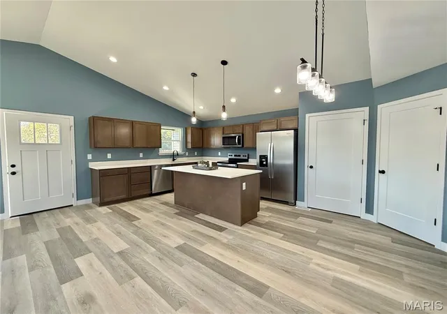 Photo 3 of Single family home for sale at 563 Calvey Hts Ct, Robertsville, MO 63072 | MLS# MIS25071953 | Listing updated on 2026-10-29