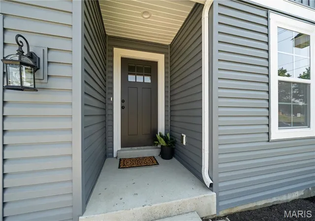 Photo 2 of Single family home for sale at 960 Brookfield Chase Ct, Florissant, MO 63031 | MLS# MIS25072413 | Listing updated on 2026-09-07