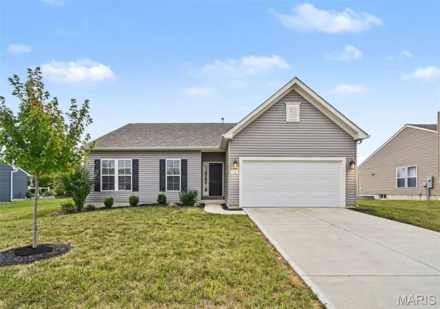 Photo 2 of Single family home for sale at 14 Stone Brg Dr, Moscow Mills, MO 63362 | MLS# MIS25072437 | Listing updated on 2026-09-27