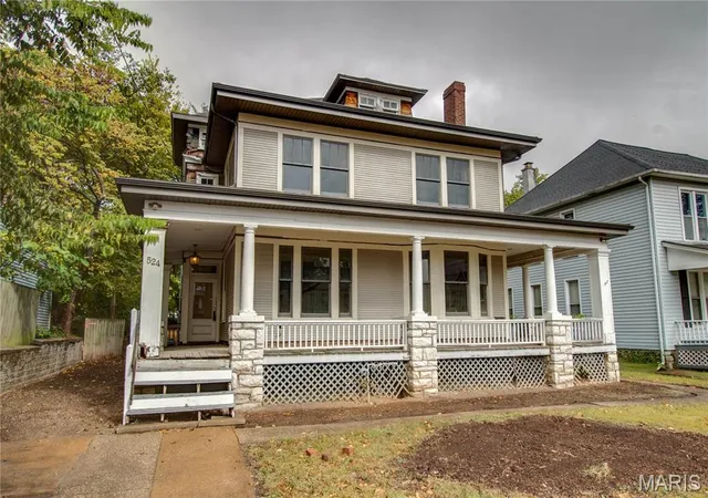2nd image of 524 E 7th St, Alton, IL 62002 | MLS# MIS25072460