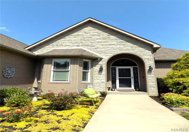 Photo 3 of Single family home for sale at 1011 Carriage Ln, Rolla, MO 65401 | MLS# MIS25072557 | Listing updated on 2026-09-30
