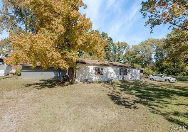 Homes for sale in Belleville, IL | 2264 W Frank Scott Pkwy, Belleville, IL 62223 | MLS# MIS25072625