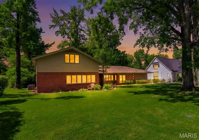 Single family home for sale at 15 Ladue Rdg, Saint Louis, MO 63124 | MLS# MIS25072817