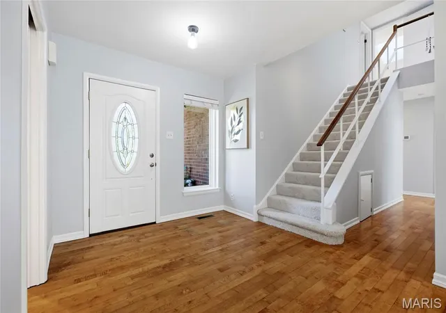 Photo 3 of Single family home for sale at 15 Ladue Rdg, Saint Louis, MO 63124 | MLS# MIS25072817 | Listing updated on 2026-08-31