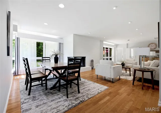 Photo 4 of Single family home for sale at 15 Ladue Rdg, Saint Louis, MO 63124 | MLS# MIS25072817 | Listing updated on 2026-08-31