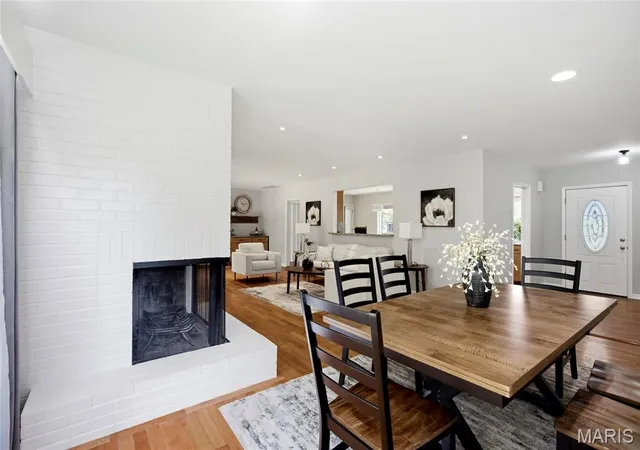 Photo 4 of Single family home for sale at 15 Ladue Ridge, Saint Louis, MO 63124 | MLS# MIS25072817 | Listing updated on 2026-10-29