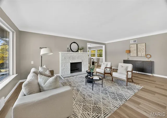 Photo 2 of Single Family Residence at 643 Hunters Ridge Dr, Saint Louis, MO 63135 | MLS# MIS25072997 | | Sold on 2025-11-26