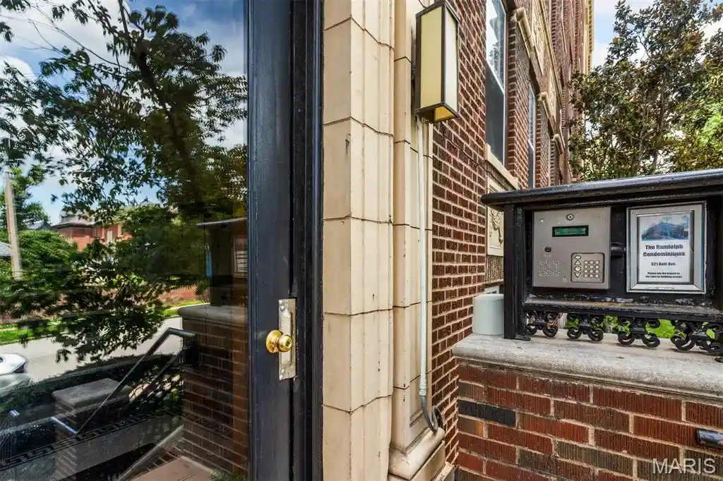 Listing Photo 2 - Condo for sale in 321 Belt Ave located at 321 Belt Ave, St. Louis, MO 63112 - Unit #501