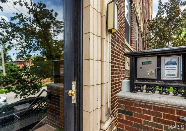 Listing Photo 2 - Condo for sale in building located at 321 Belt Ave, St. Louis, MO 63112 - Unit #501