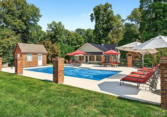 Photo 3 of Mansion for sale at 115 Cobblestone Hills Rd, O'fallon, IL 62269 | MLS# MIS25073602 | Listing updated on 2026-08-14