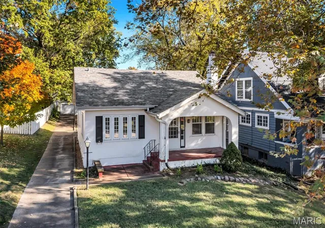 Photo 2 of Single Family Residence at 1730 Del Norte Ave, Saint Louis, MO 63117 | MLS# MIS25073735 | | Sold on 2025-12-04
