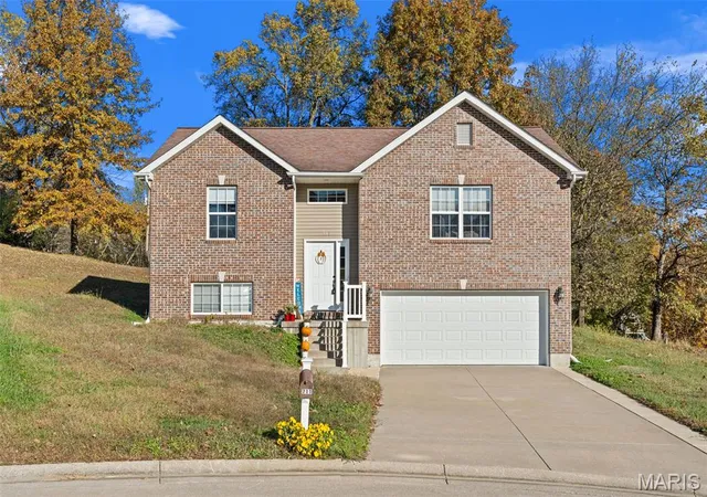 Photo 1 of Single Family Residence at 711 Sawyer Ter, New Haven, MO 63068 | MLS# MIS25074201 | | Sold on 2026-01-08