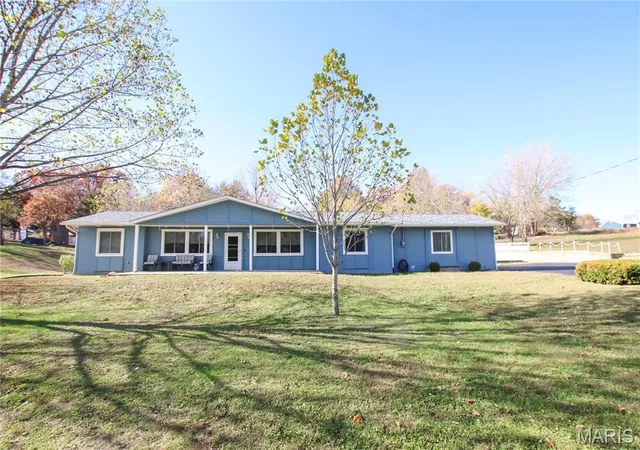 Single Family Residence at 421 Lake Shore Dr, Saint Clair, MO 63077 | MLS# MIS25074471 | | Sold on 2026-03-20