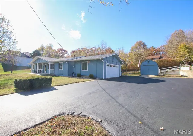Photo 1 of Single Family Residence at 421 Lake Shore Dr, Saint Clair, MO 63077 | MLS# MIS25074471 | | Sold on 2026-03-20