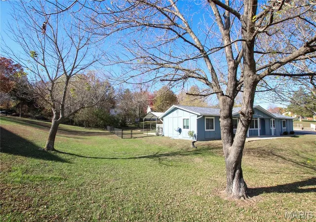 Photo 3 of Single Family Residence at 421 Lake Shore Dr, Saint Clair, MO 63077 | MLS# MIS25074471 | | Sold on 2026-03-20