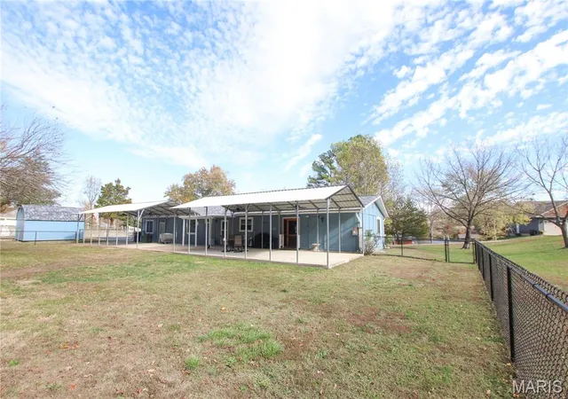 Photo 4 of Single Family Residence at 421 Lake Shore Dr, Saint Clair, MO 63077 | MLS# MIS25074471 | | Sold on 2026-03-20