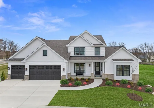 Photo 1 of Single family home for sale at 1 Bridgeport @ Chateau De Fond Du Lac, Lake St Louis, MO 63367 | MLS# MIS25074803 | Listing updated on 2026-09-02