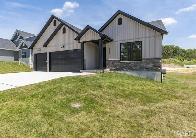 Homes for sale in Herculaneum, MO | 1512 Louisiana Dr, Herculaneum, MO 63048 | MLS# MIS25075003