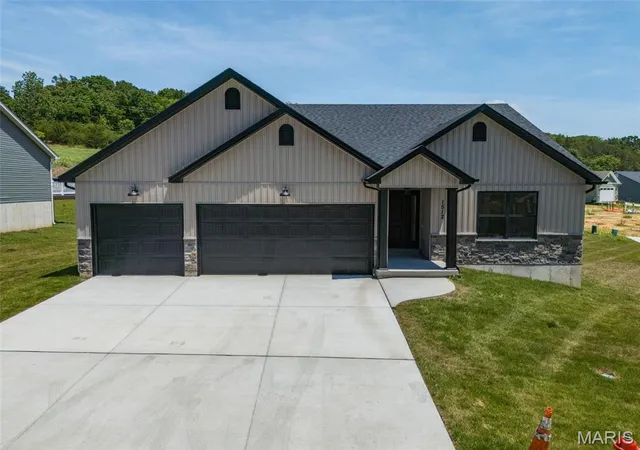 Homes for sale in Herculaneum, MO | 1512 Louisiana Dr, Herculaneum, MO 63048 | MLS# MIS25075003