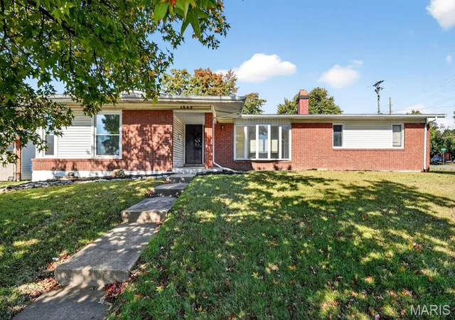 Photo 1 of Single family home for sale at 1565 Aintree Dr, Florissant, MO 63033 | MLS# MIS25075007 | Listing updated on 2026-08-31