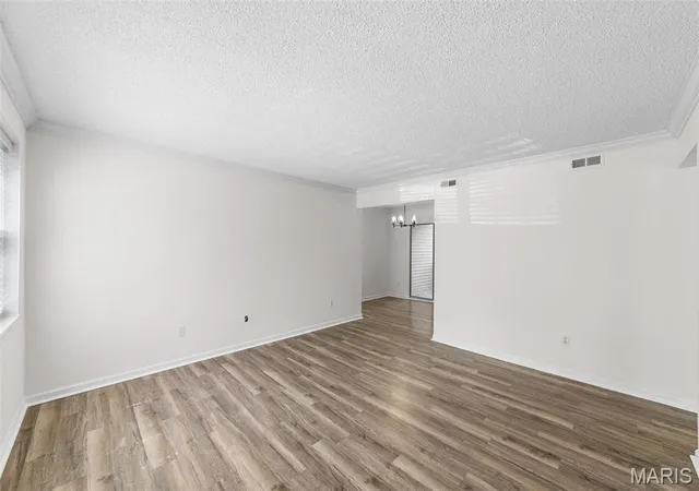 5th image of 1509 Swallow Dr, Saint Louis, MO 63144 | MLS# MIS25075133