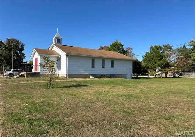 Photo 3 of Single family home for sale at 111 W Monroe Ave, Owensville, MO 65066 | MLS# MIS25075382 | Listing updated on 2026-09-25