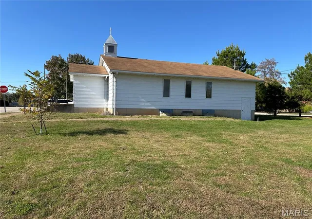 Photo 4 of Single family home for sale at 111 W Monroe Ave, Owensville, MO 65066 | MLS# MIS25075382 | Listing updated on 2026-09-25