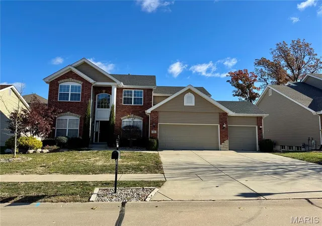 Photo 1 of Single family home for sale at 84 S Ridgewynd Ct, Lake Saint Louis, MO 63367 | MLS# MIS25075397 | Listing updated on 2026-10-02